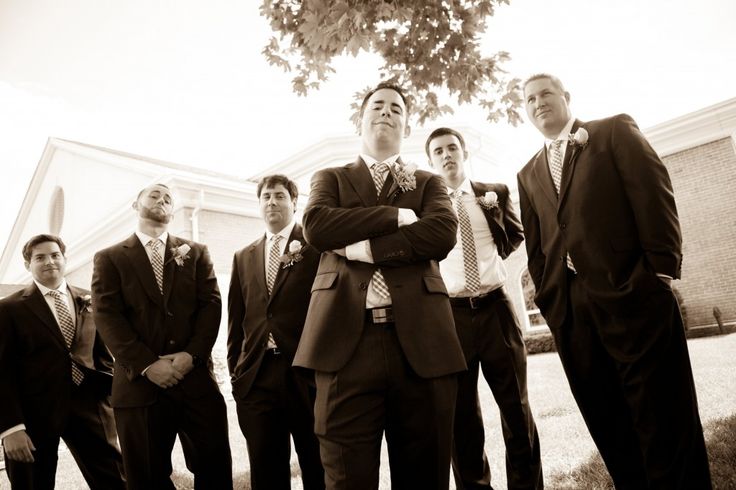 groomsmen photo idea