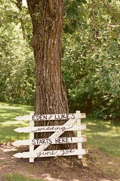 Darlking idea for a DIY Wedding Sign for and outdoor ceremony