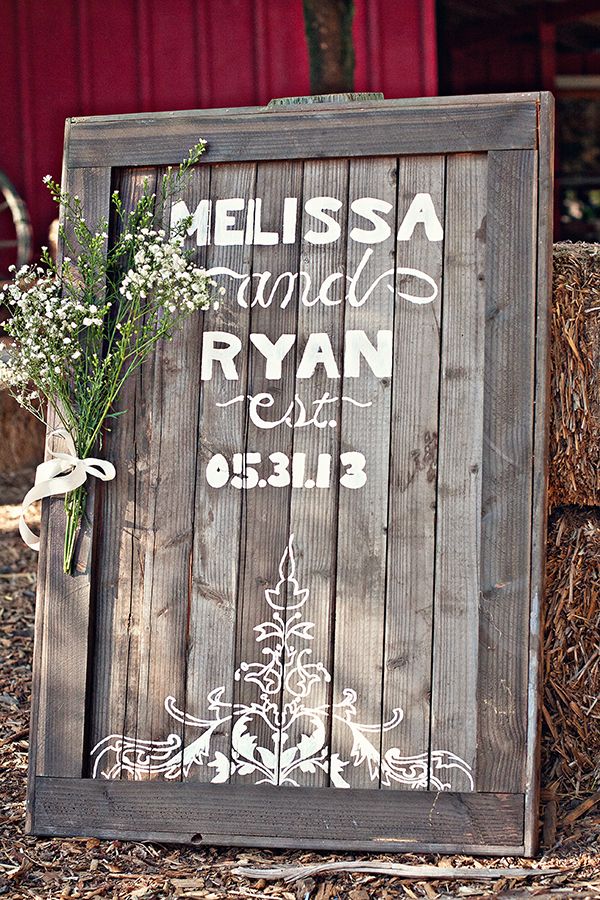 Love the Look of this Rustic DIY Wedding Sign <3