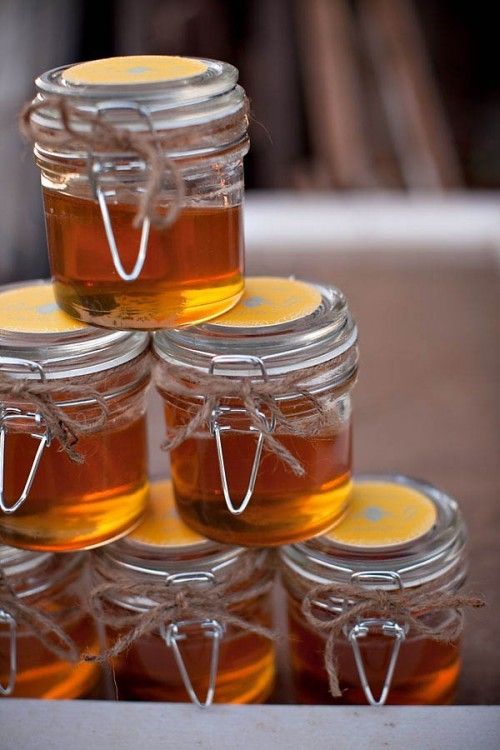 Homemade honey jars for a spring wedding