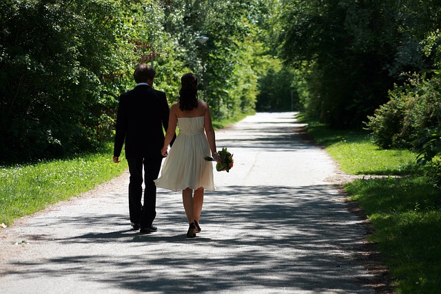 How to pick your wedding day transportation