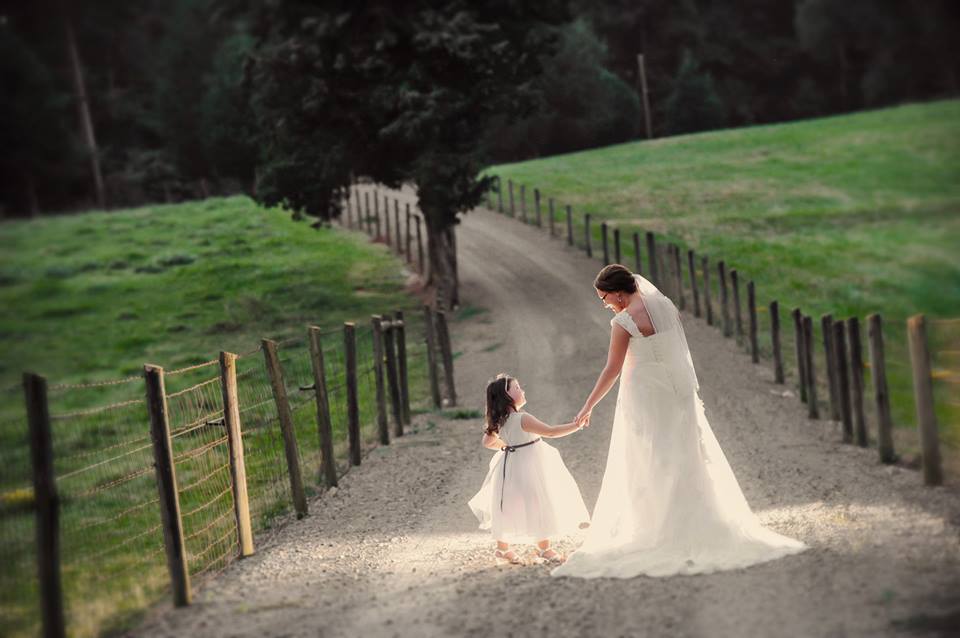 bride and flower girl picture