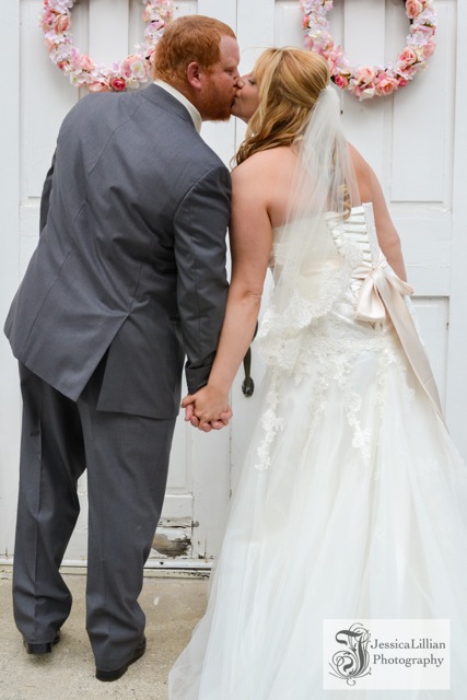 First kiss wedding picutre