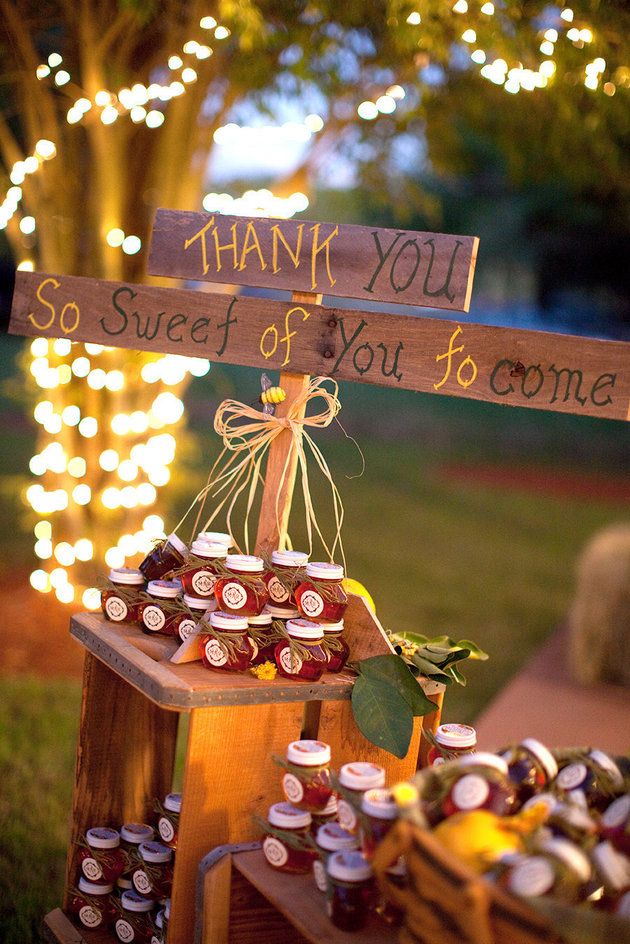 rustic wedding ideas favors jam