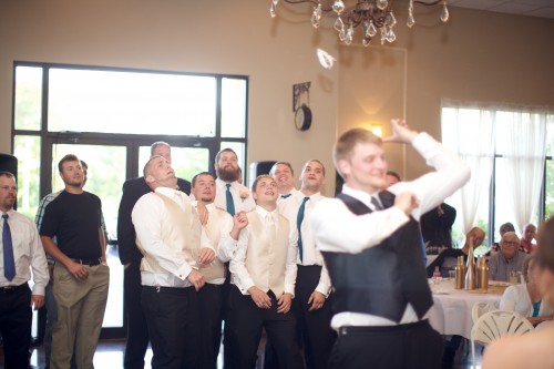 Independence, Mo wedding video garter toss