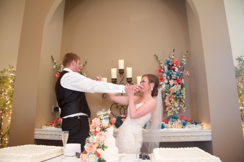 Independence, MO wedding video cake fight