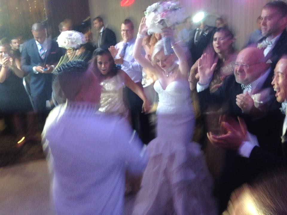 bouquet toss wedding video