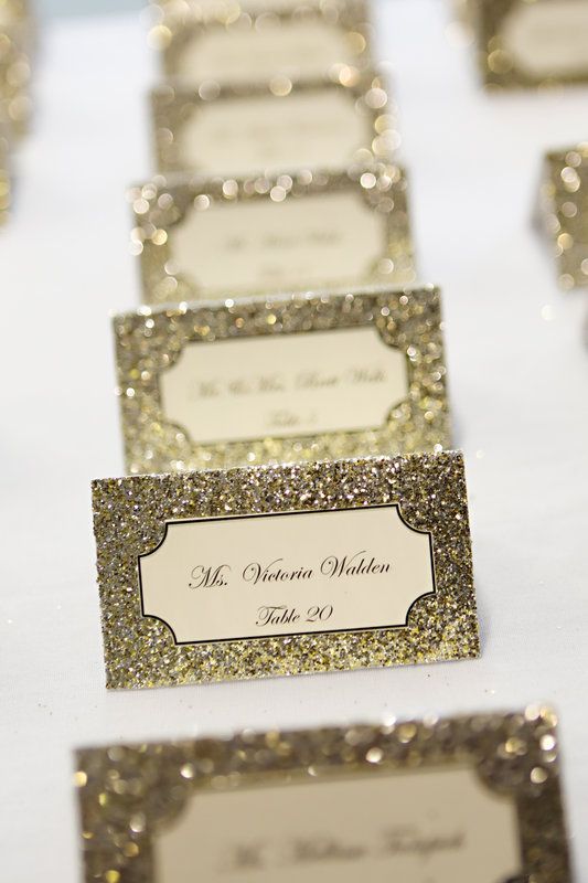Glitter place card wedding idea