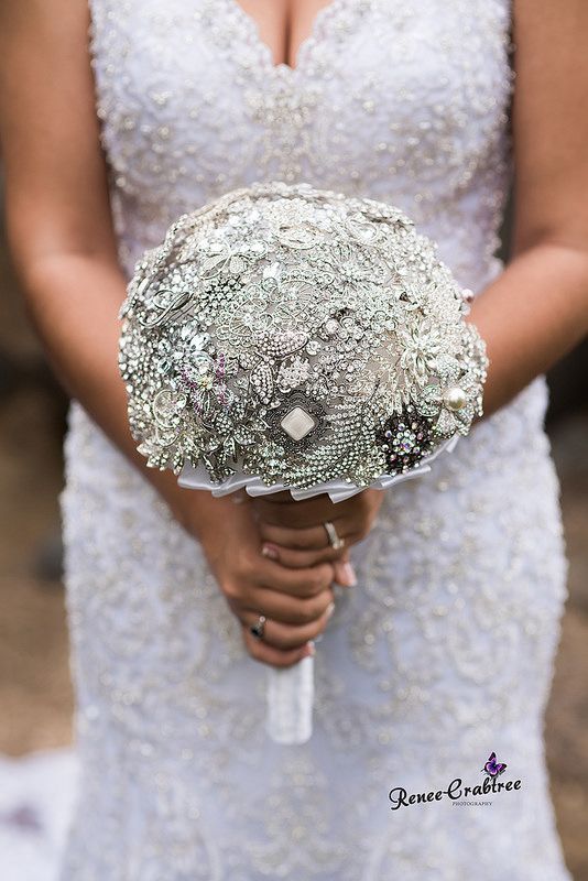 brooch bouquet wedding DIY