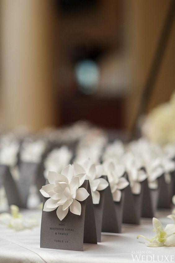 flower table card wedding idea