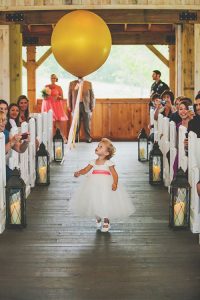 creative-flower-girls-ideas-balloon