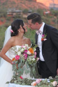 Sedona wedding video - kiss
