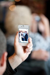 wedding smartphone etiquette