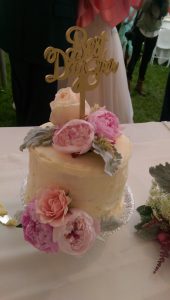 wedding in Cincinnati - Bethany and Matt wedding cake