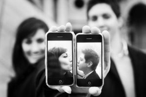 wedding photography etiquette - wedding smartphone etiquette