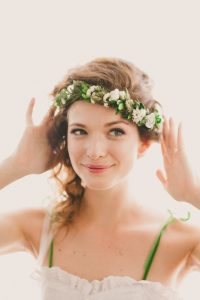 DIY Wedding Flower Crown - wedding DIY with instructions