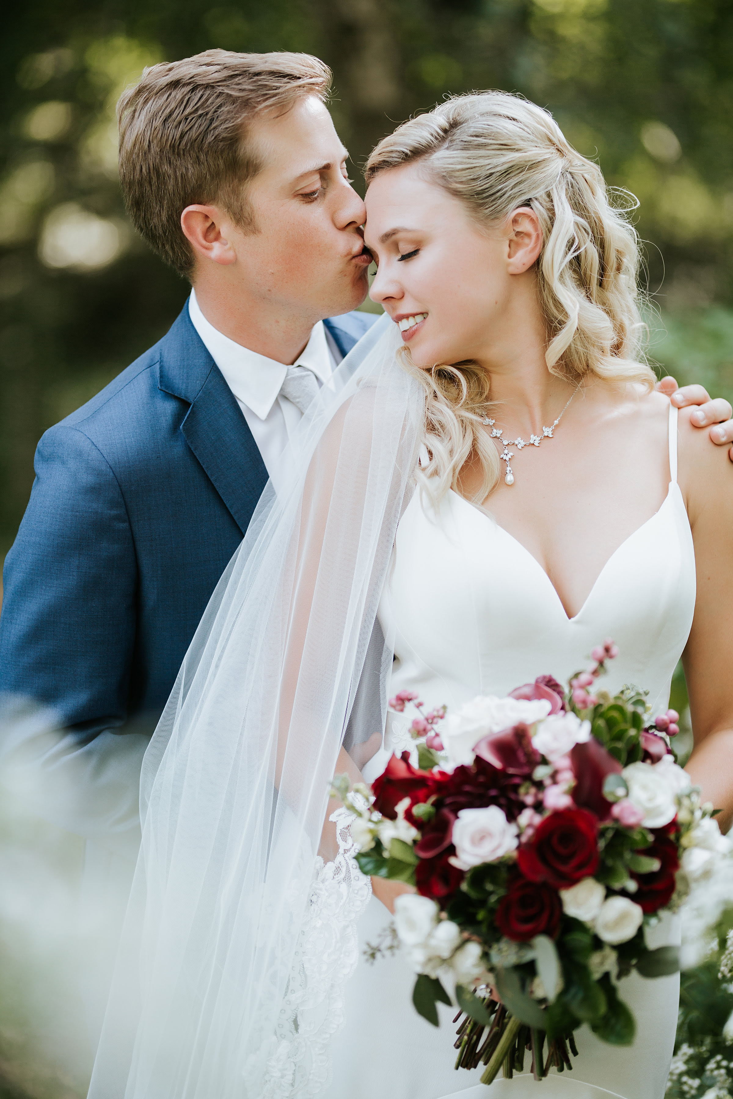 Lovely Ohio Wedding - WeddingMix Blog